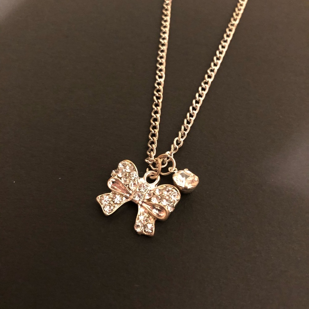 Bow Necklace